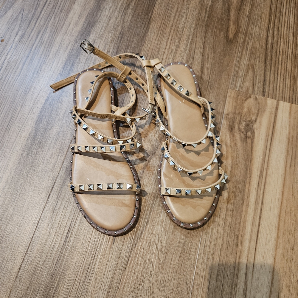 Cushionaire Studded Tan Leather Sandals